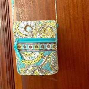 Vera Bradley Mini-Hipster in Peacock